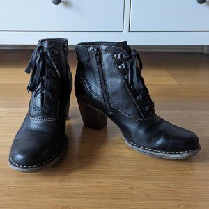 Black Ankle Boots by Clarks // Size 9.5 M // A little Witchy, a little Sporty
